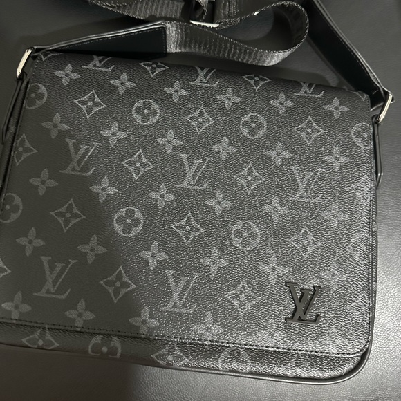 Louis Vuitton Messenger Bag
